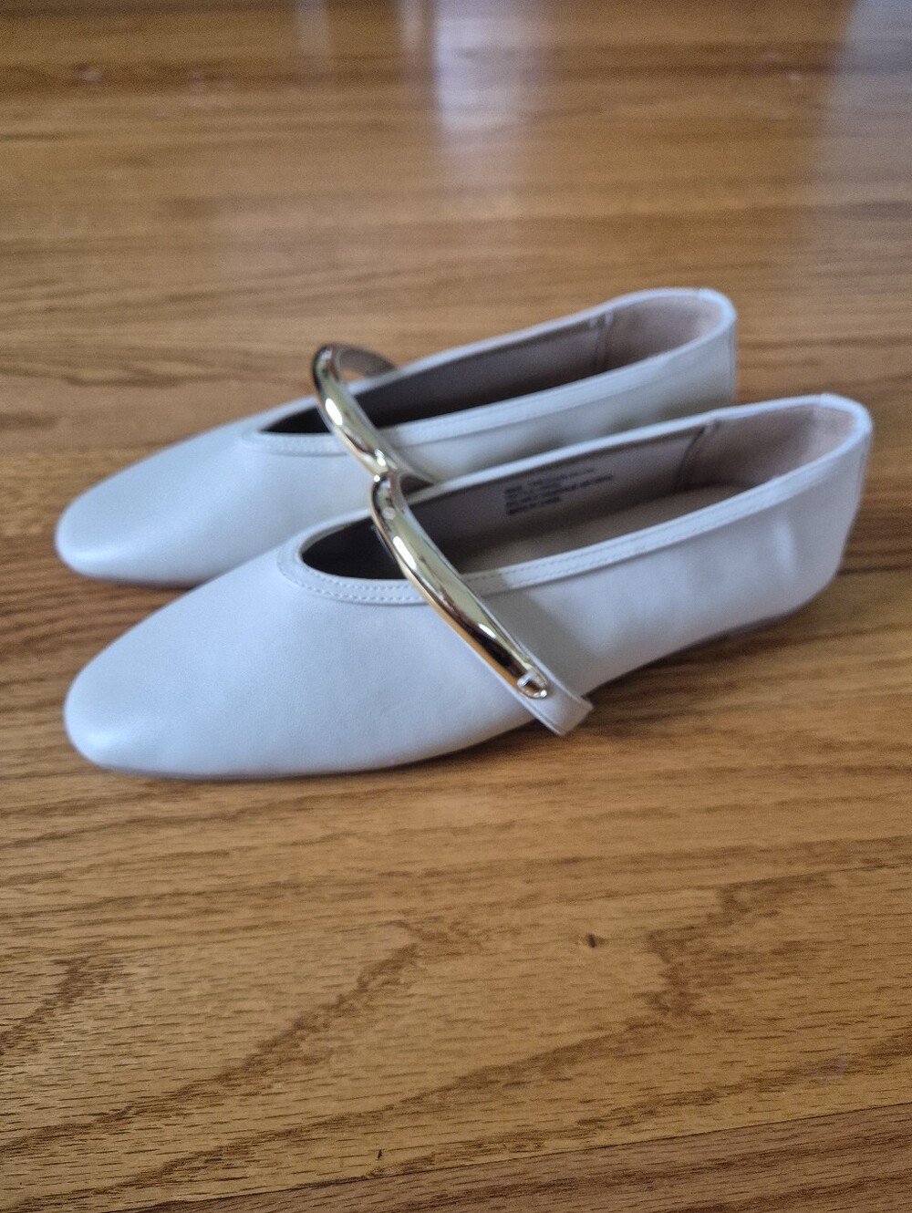 REPORT CHARLESTON Flat Shoes Women's Size 7,5 M Beige NWOB
